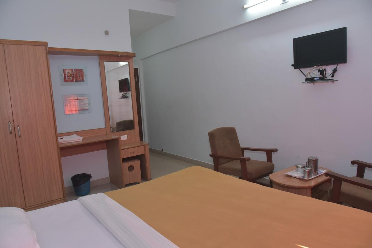SLR Residency Hotel Subrahmanya Exterior foto